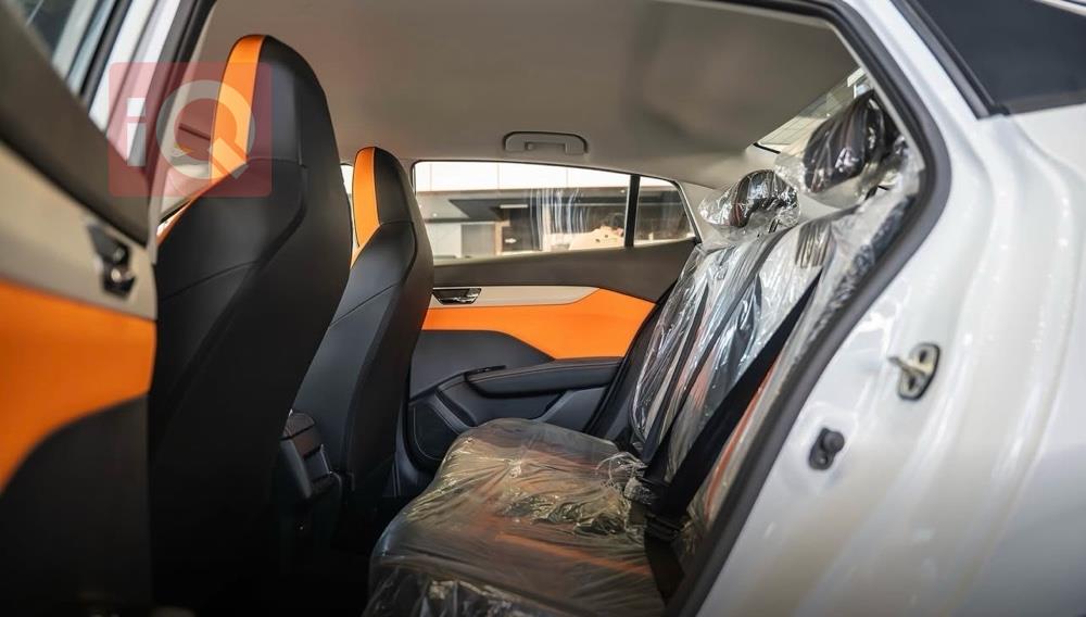 دۆنگ فینگ شاین